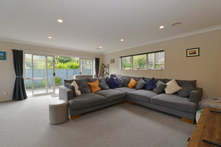 Photo of property in 5a Gifford Grove, Churton Park, Wellington, 6037