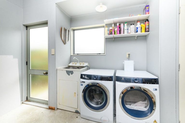 Photo of property in 42 Dalfield Place, Highbury, Palmerston North, 4412