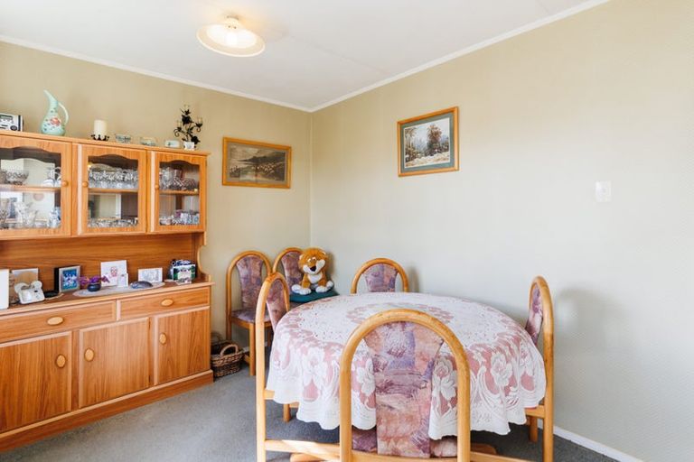 Photo of property in 8 Hau Whiti Place, Kimbolton, 4774