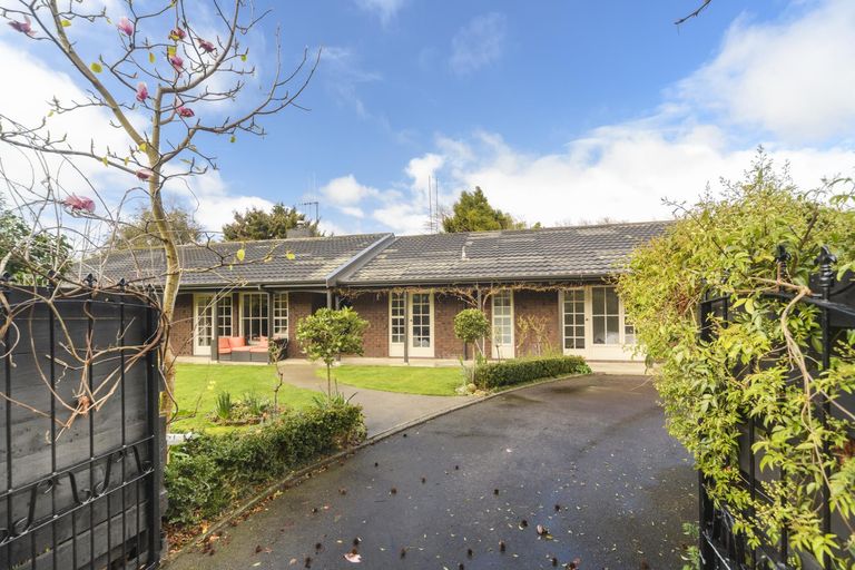 Photo of property in 92 Roy Street, Palmerston North, 4410