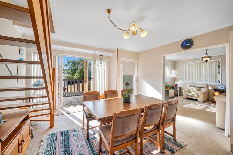 Photo of property in 16 Pavola Grove, Glenfield, Auckland, 0629