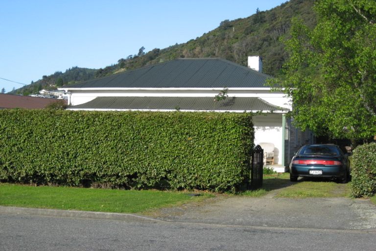 Photo of property in 48 York Street, Picton, 7220