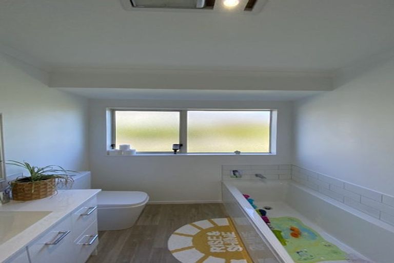 Photo of property in 51 Ararino Street, Trentham, Upper Hutt, 5018