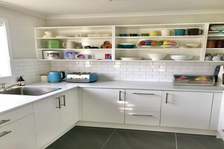 Photo of property in 184 Dowse Drive, Maungaraki, Lower Hutt, 5010