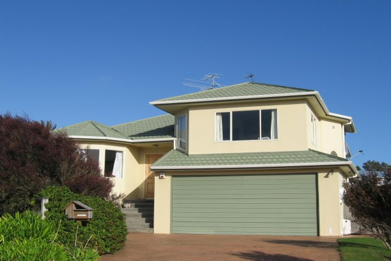 Photo of property in 16 Westridge, Camborne, Porirua, 5026