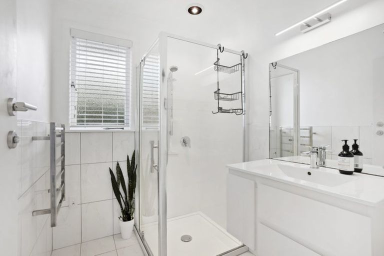 Photo of property in 11 Tahi Terrace, Glen Eden, Auckland, 0602