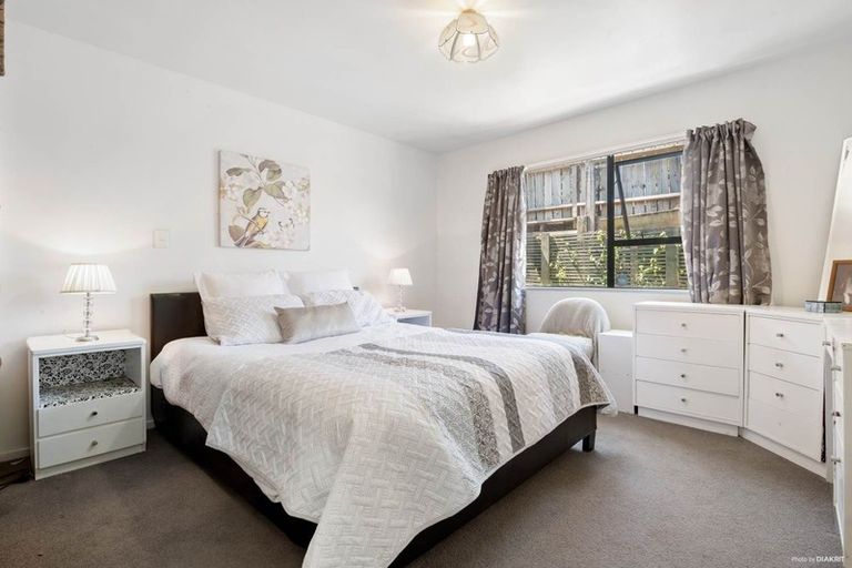 Photo of property in 1/53 Topliss Drive, Northcross, Auckland, 0632