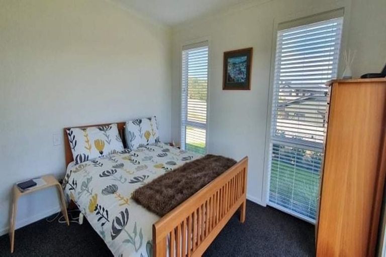 Photo of property in 33 Golf Vue Place, Castlecliff, Whanganui, 4501