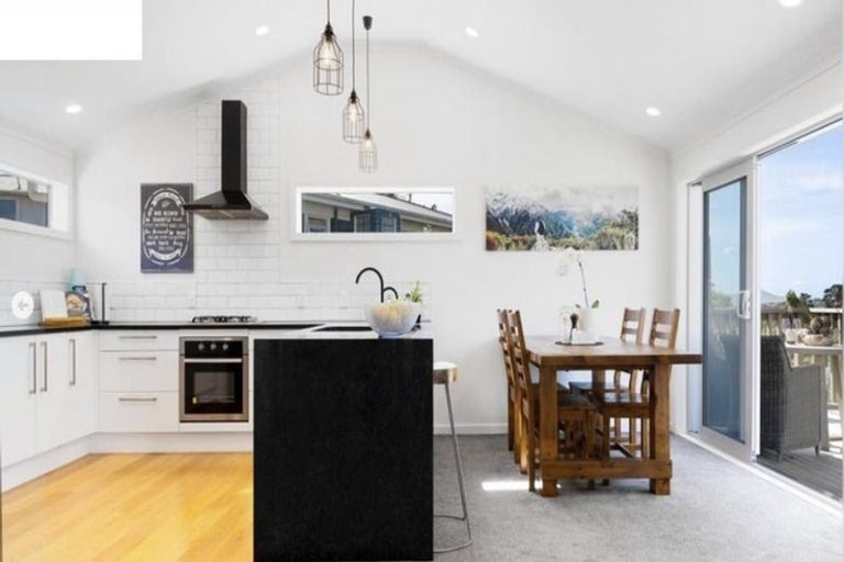 Photo of property in 2/19 Limmer Place, Browns Bay, Auckland, 0632