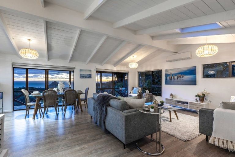 Photo of property in 22 Pendrell Road, Piha, New Lynn, 0772