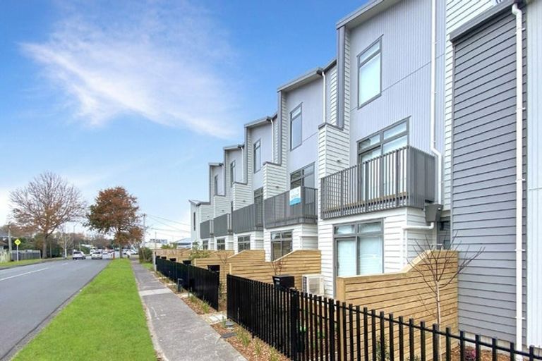 Photo of property in 588d Te Atatu Road, Te Atatu Peninsula, Auckland, 0610