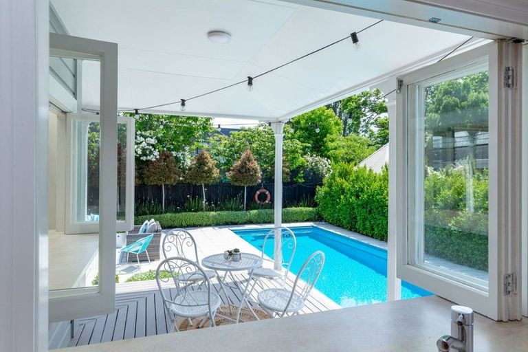 Photo of property in 16 Lee Street, Blenheim, 7201