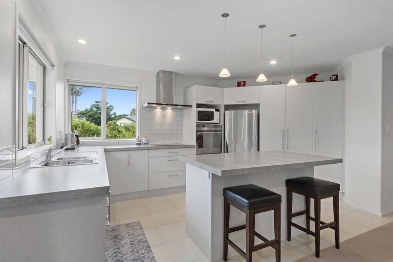 Photo of property in 160b One Tree Point Road, One Tree Point, 0118