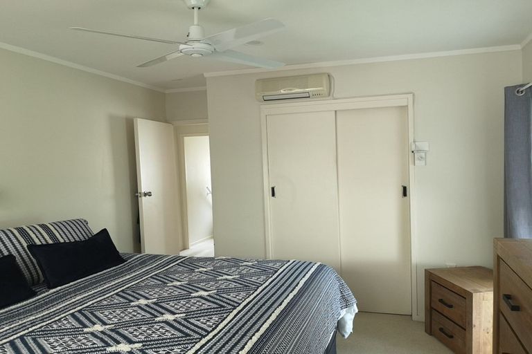 Photo of property in 2/54 Ray Small Drive, Pahurehure, Papakura, 2113