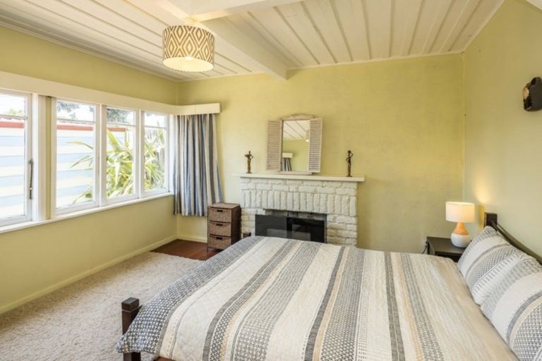 Photo of property in 2 Hemara Street, Waikanae Beach, Waikanae, 5036