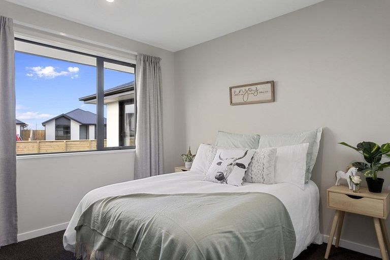 Photo of property in 8 Oakleigh Street, Woodend, 7610