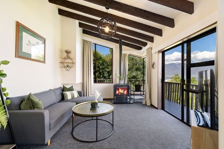 Photo of property in 4b Caples Place, Fernhill, Queenstown, 9300