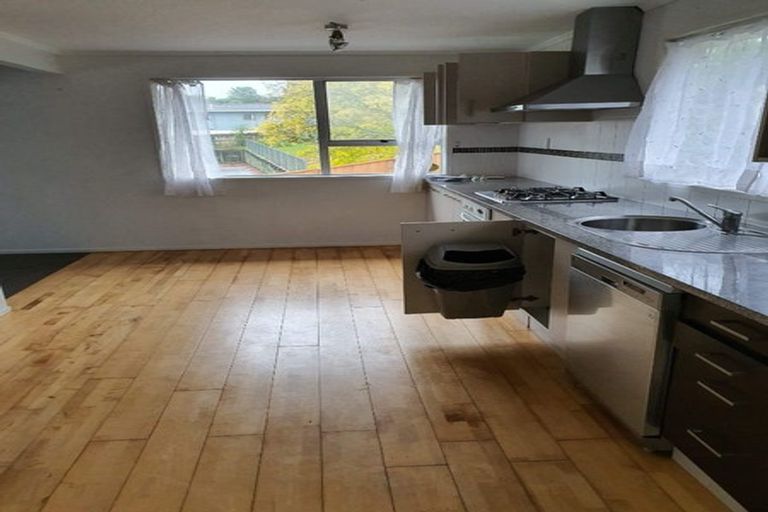 Photo of property in 34 Claverdon Drive, Massey, Auckland, 0614