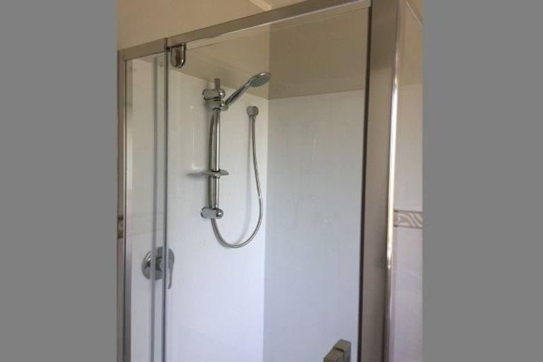 Photo of property in 20 Imperial Place, Henderson, Auckland, 0612