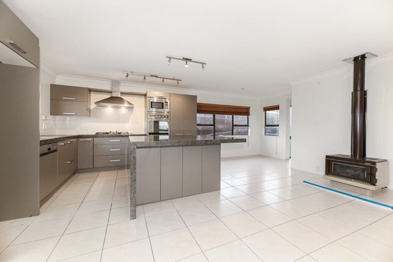Photo of property in 9 White Heron Drive, Massey, Auckland, 0614
