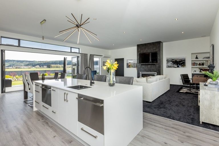 Photo of property in 33 Pohutukawa Drive, Eskdale, Napier, 4182