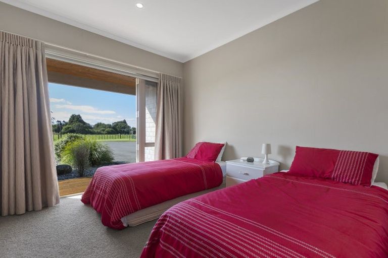 Photo of property in 8 Pitt Road, Hillsborough, New Plymouth, 4372