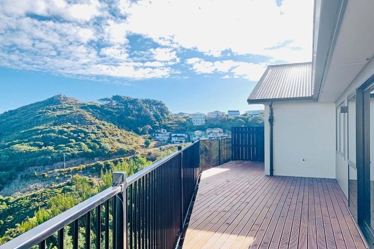 Photo of property in 19b Promontory Crescent, Newlands, Wellington, 6037