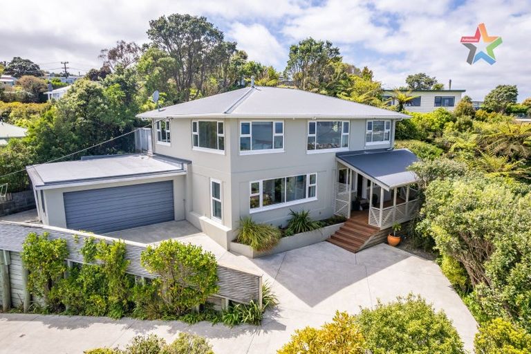 Photo of property in 46 Maungaraki Road, Korokoro, Lower Hutt, 5012