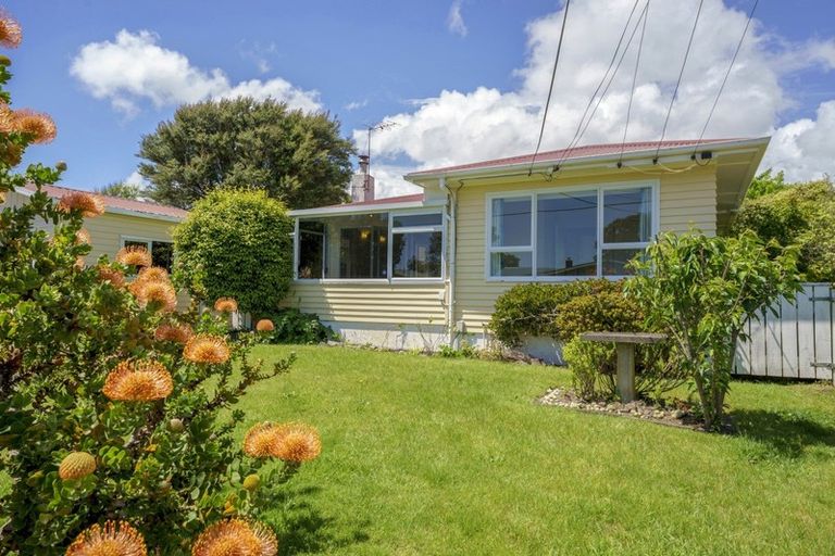 Photo of property in 57 Dale Road, Raumati South, Paraparaumu, 5032