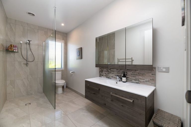 Photo of property in 42 Cassinia Close, Papamoa Beach, Papamoa, 3118