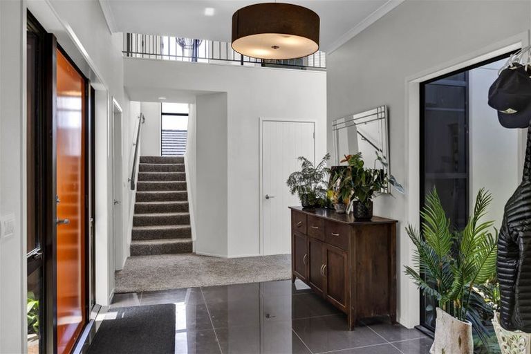 Photo of property in 1b Links Drive, Waiwhakaiho, New Plymouth, 4312