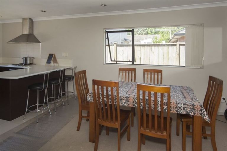 Photo of property in 2b Waikaukau Road, Glen Eden, Auckland, 0602