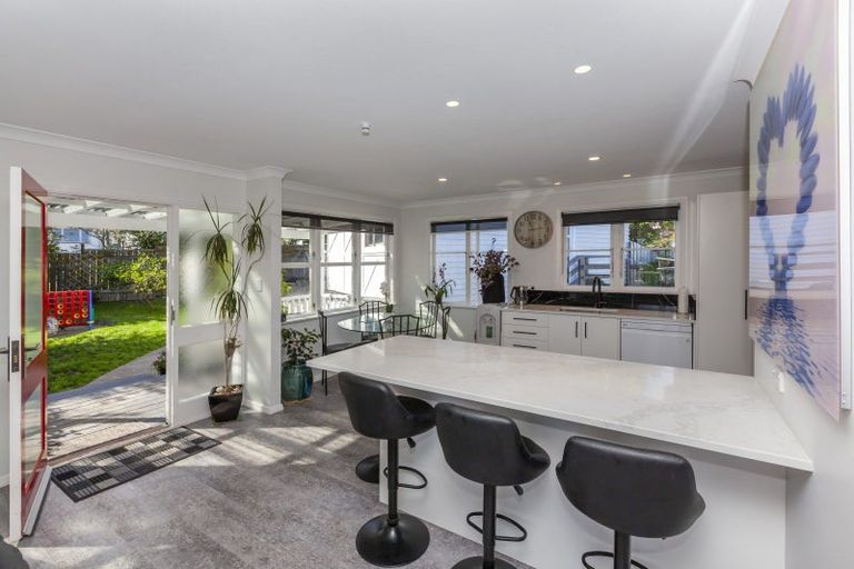 Photo of property in 122 Ruapehu Street, Paraparaumu, 5032