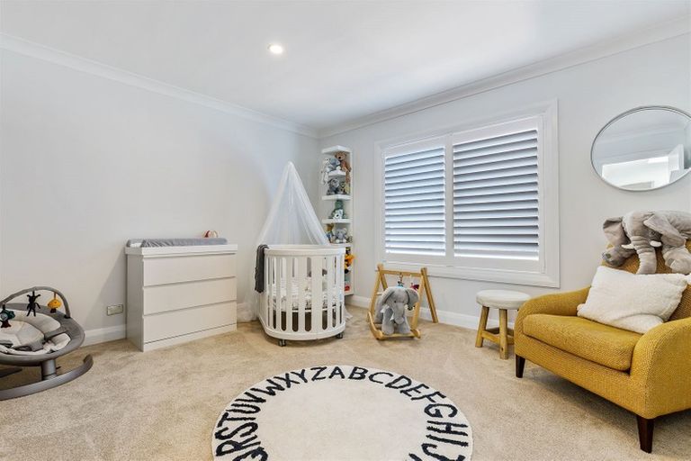 Photo of property in 111a Saint Andrews Square, Strowan, Christchurch, 8052