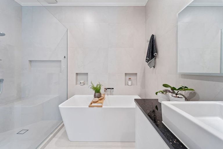 Photo of property in 33a Churchill Road, Murrays Bay, Auckland, 0630