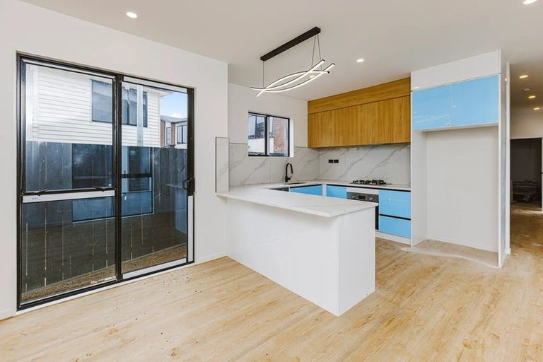 Photo of property in 697 Massey Road, Mangere, Auckland, 2022