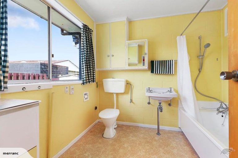 Photo of property in 26 Duchess Place, Maupuia, Wellington, 6022