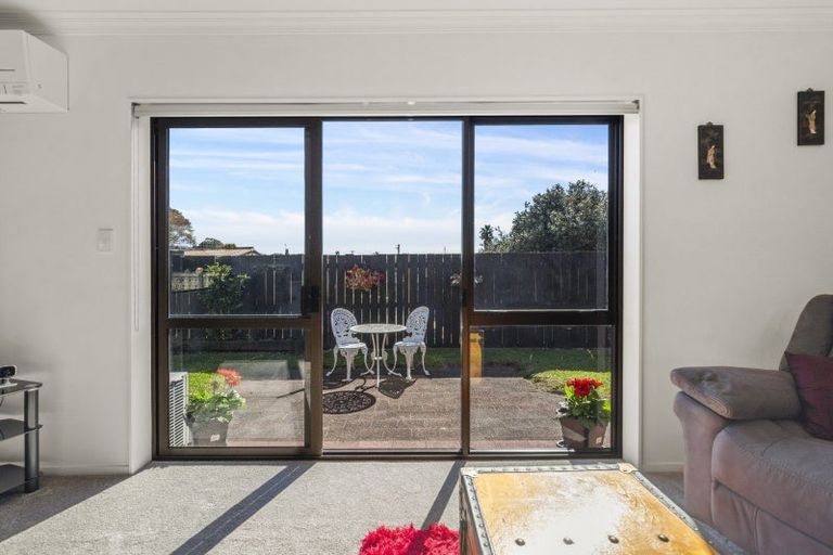 Photo of property in 2/10 Great South Road, Papakura, 2110