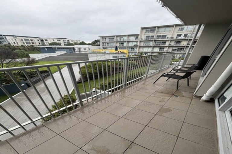 Photo of property in Shoal Haven Apartments, 201b/130 Anzac Street, Takapuna, Auckland, 0622