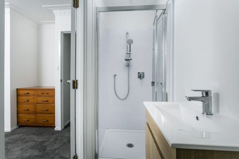 Photo of property in 1/169 Forrest Hill Road, Forrest Hill, Auckland, 0620