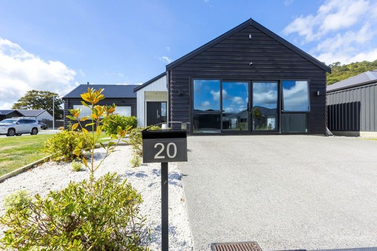 Photo of property in 20 Salisbury Crescent, Wallaceville, Upper Hutt, 5018