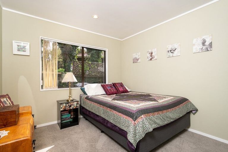 Photo of property in 1/7 Juneau Place, Glendene, Auckland, 0602