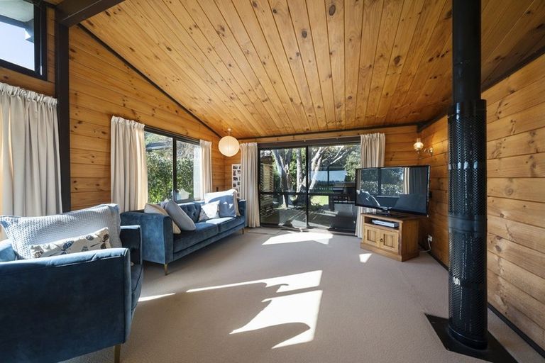 Photo of property in 73 Huia Street, Waikanae, 5036