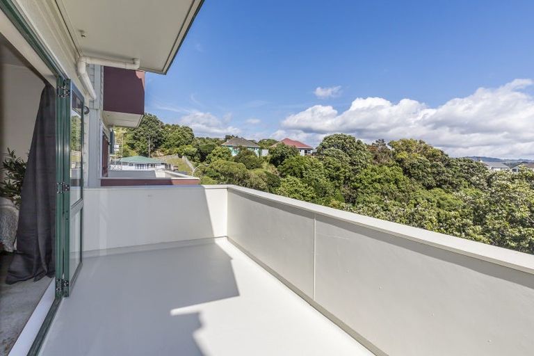 Photo of property in 6 Mitika Way, Strathmore Park, Wellington, 6022