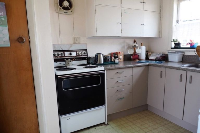 Photo of property in 6 Selwyn Street, Levin, 5510