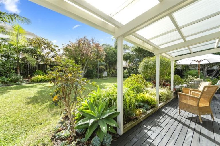 Photo of property in 1/27 Kiteroa Terrace, Rothesay Bay, Auckland, 0630