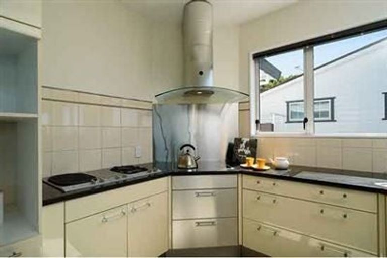 Photo of property in 58 Rama Crescent, Khandallah, Wellington, 6035