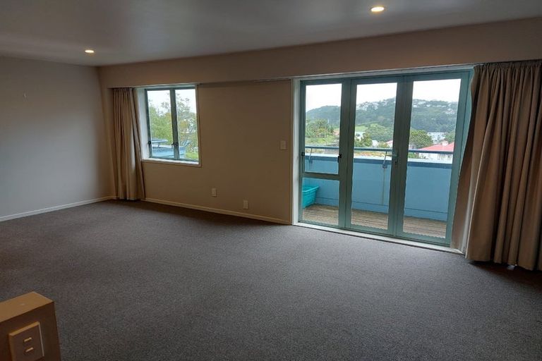 Photo of property in 2/93a Kelburn Parade, Kelburn, Wellington, 6012