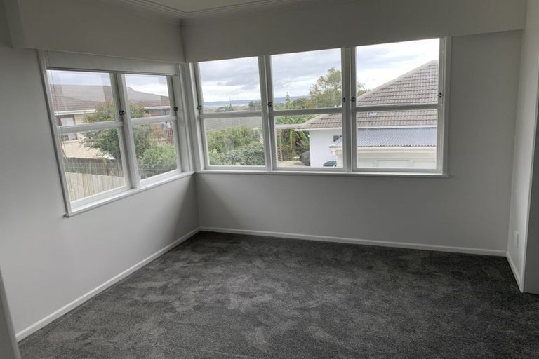 Photo of property in 122 Hepburn Road, Glendene, Auckland, 0602
