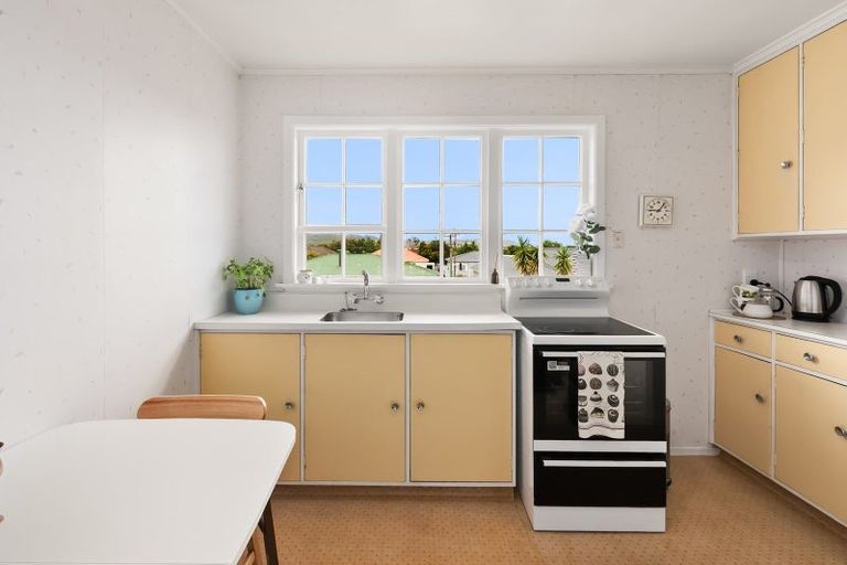 Photo of property in 1/95 Whites Line East, Waiwhetu, Lower Hutt, 5010